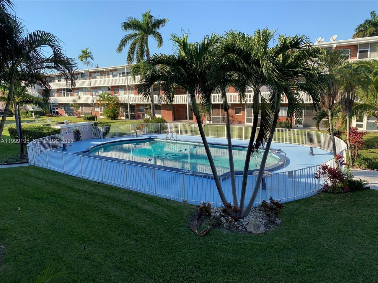 141 NE 10th Ave , Unit 17B, Hallandale Beach, FL 33009 Photo