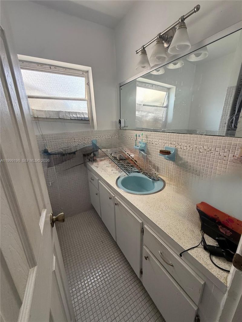 141 NE 10th Ave , Unit 17B, Hallandale Beach, FL 33009 Photo
