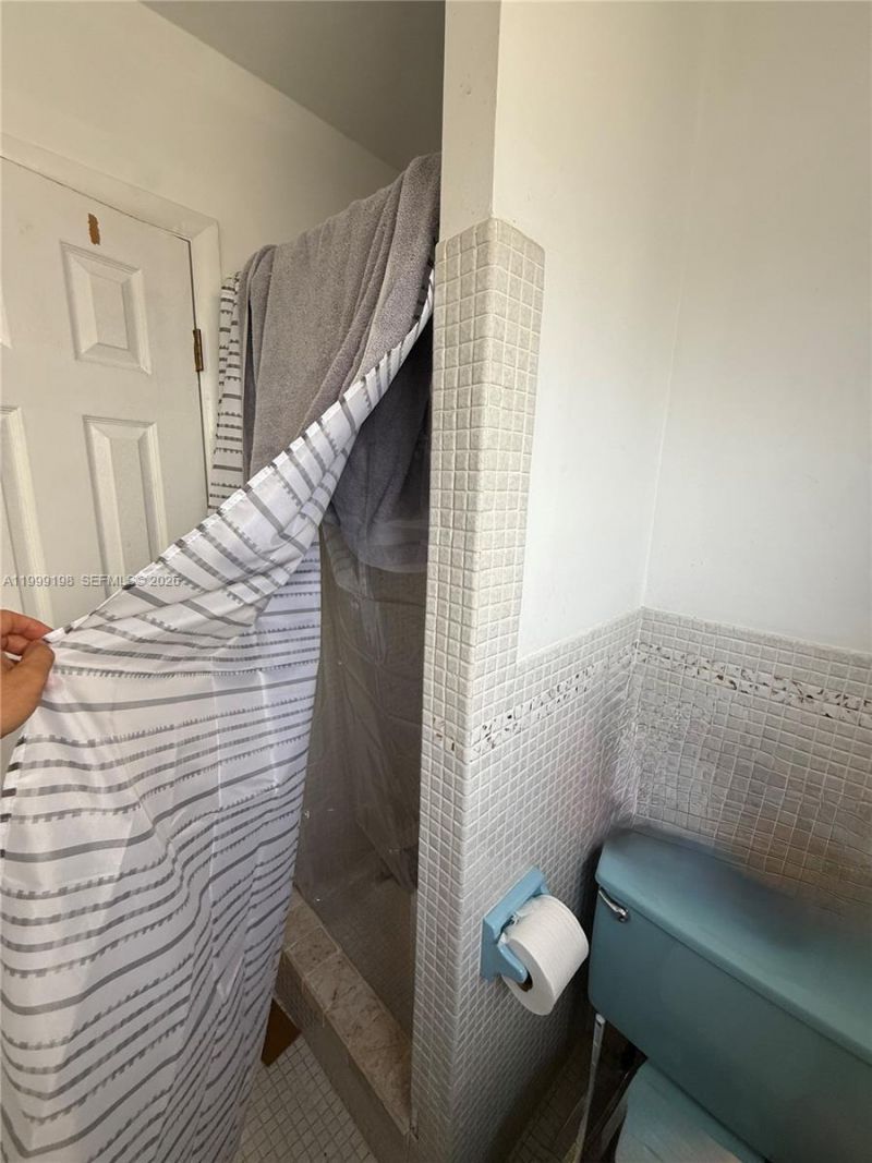 141 NE 10th Ave , Unit 17B, Hallandale Beach, FL 33009 Photo