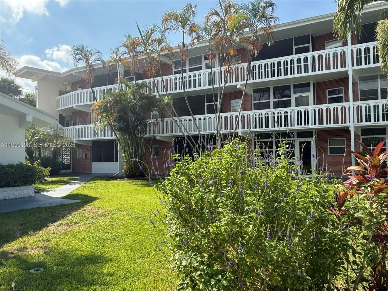 141 NE 10th Ave , Unit 17B, Hallandale Beach, FL 33009 Photo