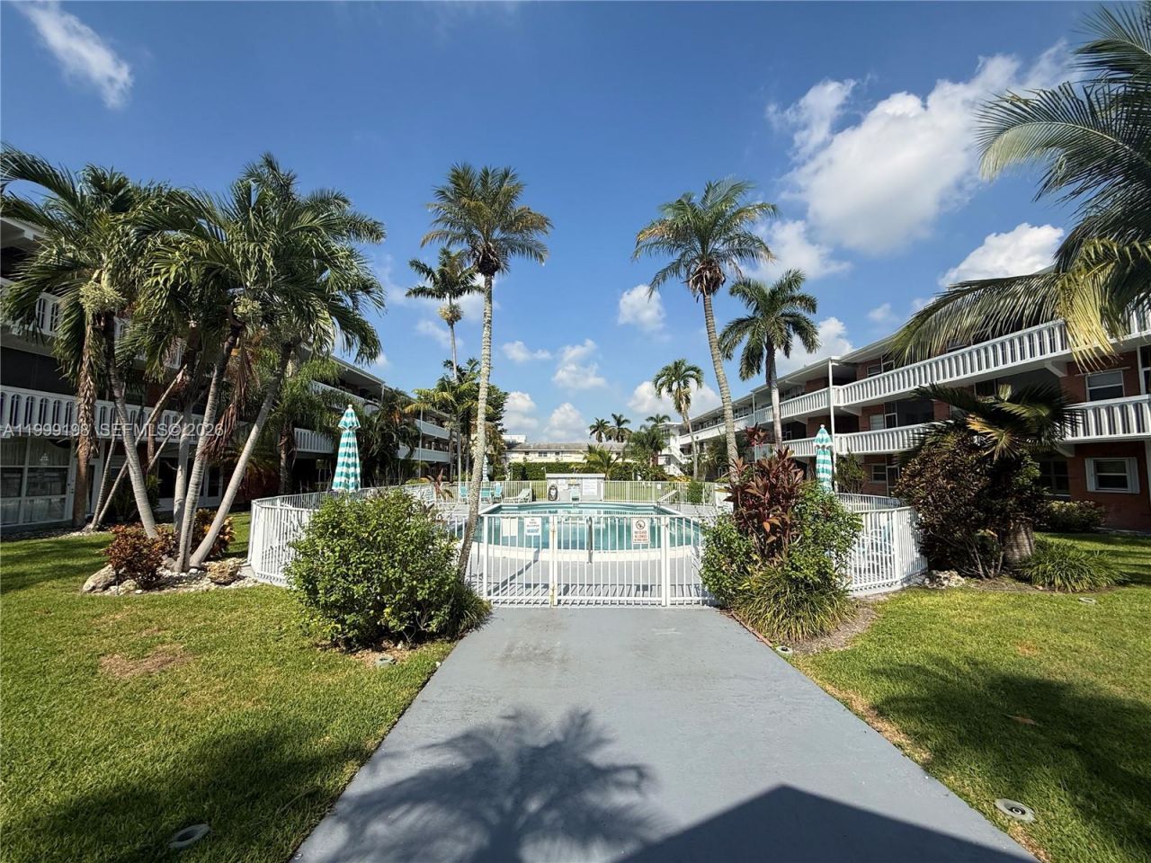 141 NE 10th Ave , Unit 17B, Hallandale Beach, FL 33009 Photo