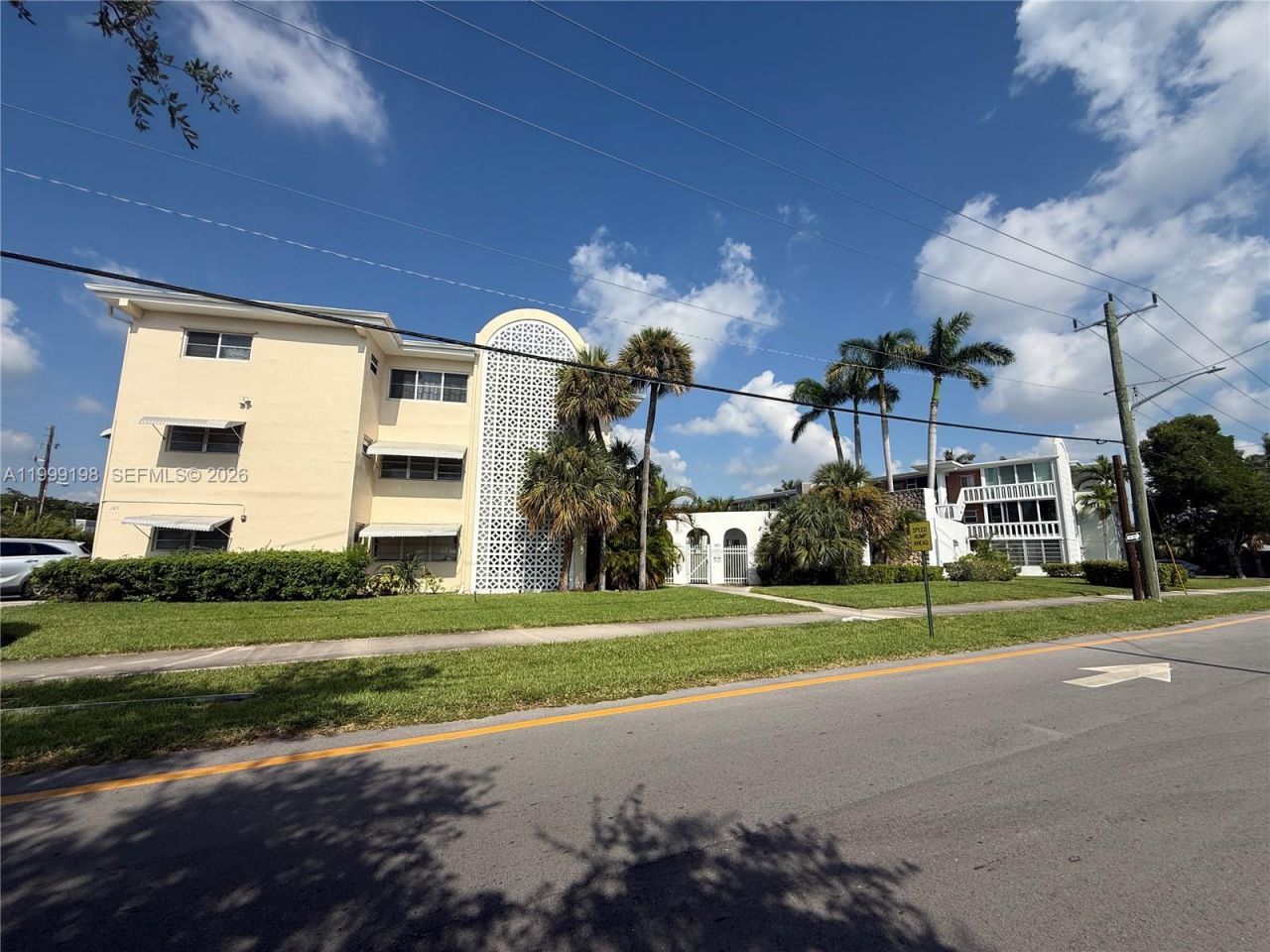 141 NE 10th Ave , Unit 17B, Hallandale Beach, FL 33009 Photo