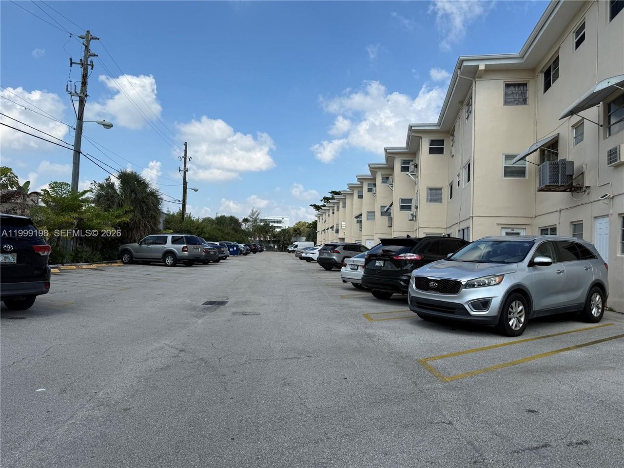 141 NE 10th Ave , Unit 17B, Hallandale Beach, FL 33009 Photo
