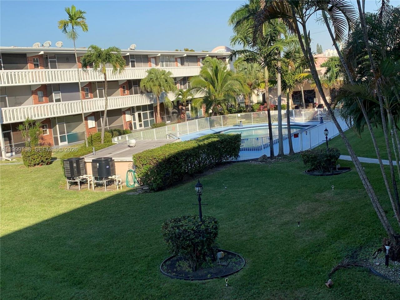 141 NE 10th Ave , Unit 17B, Hallandale Beach, FL 33009 Photo