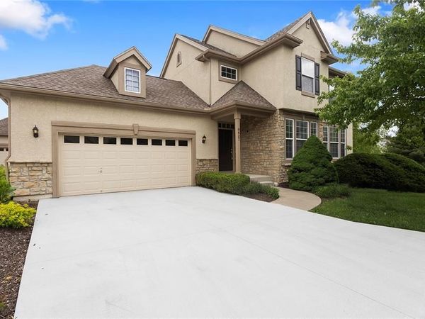 9827 Nieman Place, Overland Park, KS 66214