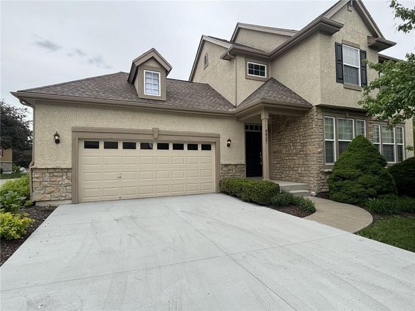 9827 Nieman Place, Overland Park, KS 66213