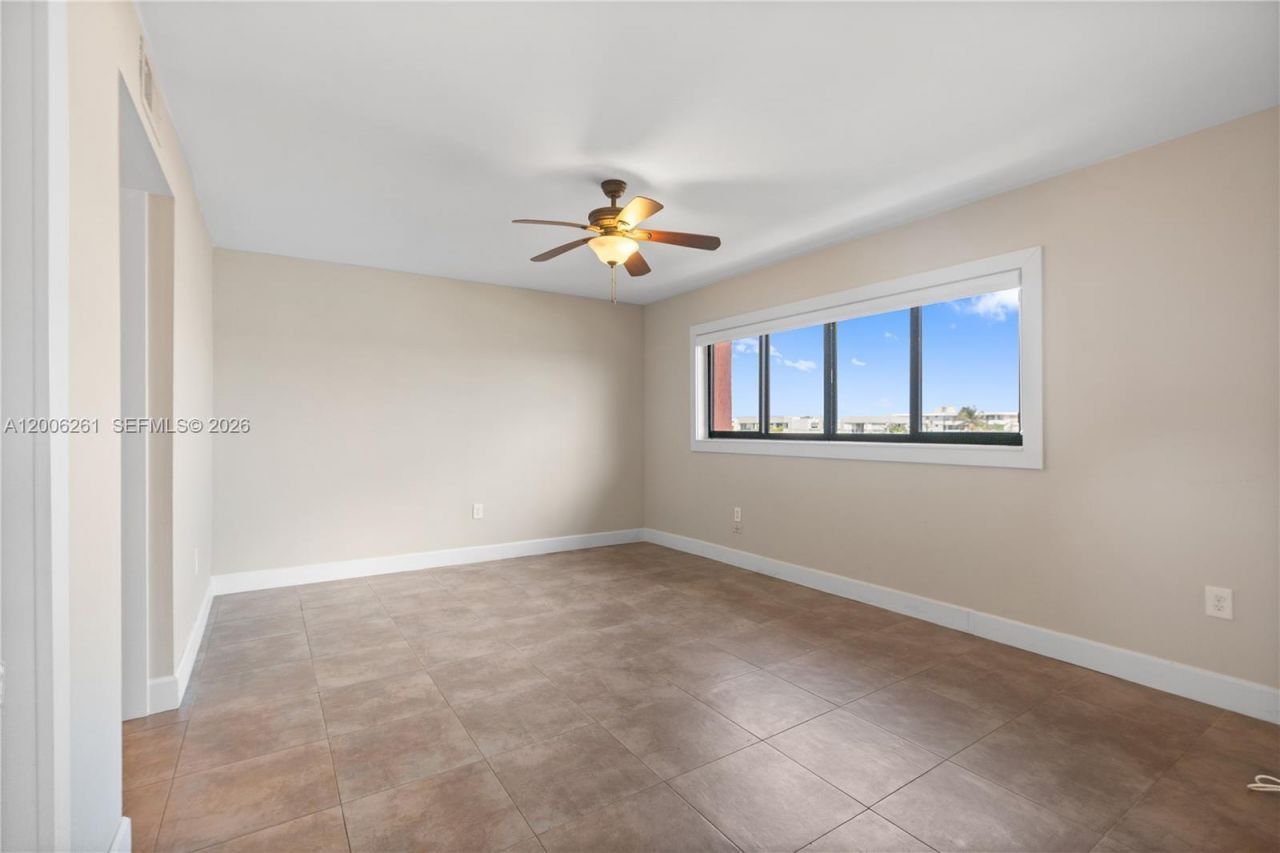 7801 Abbott Ave , Unit 508, Miami Beach, FL 33141 Photo