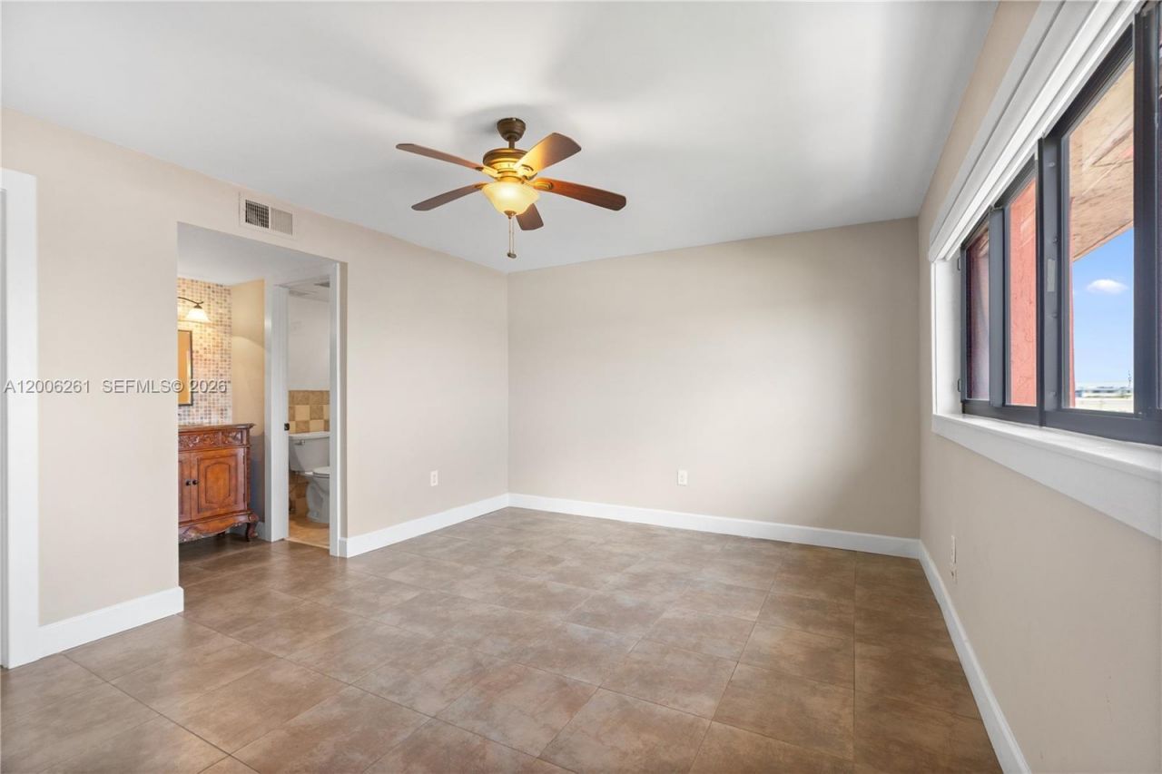 7801 Abbott Ave , Unit 508, Miami Beach, FL 33141 Photo