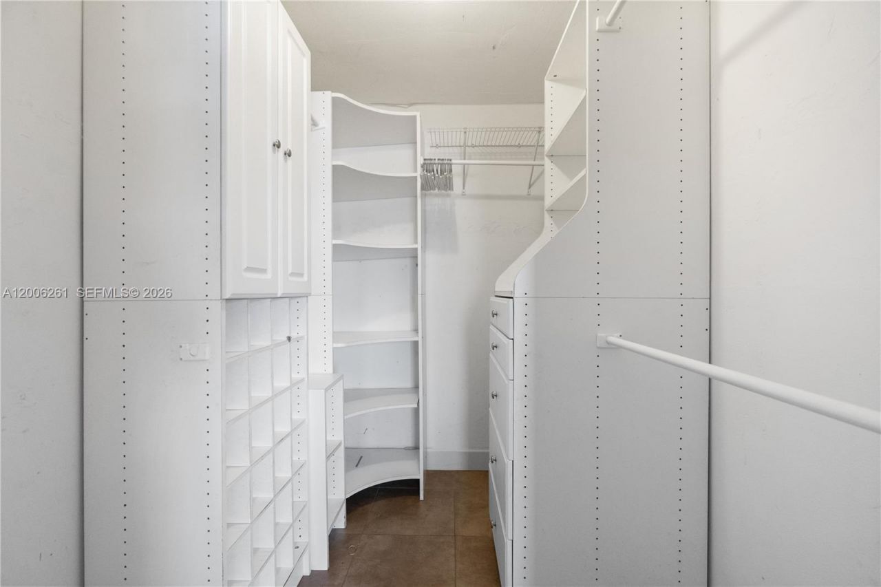 7801 Abbott Ave , Unit 508, Miami Beach, FL 33141 Photo