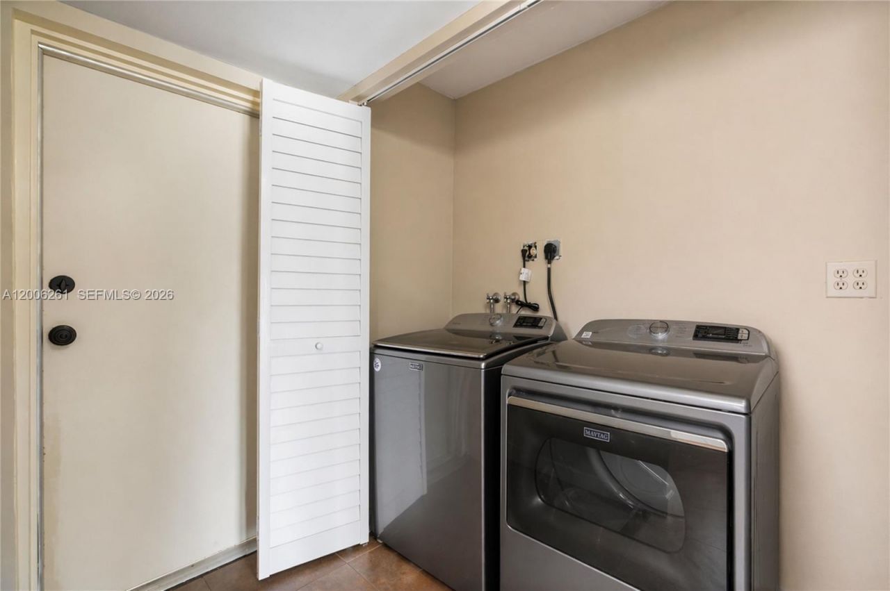 7801 Abbott Ave , Unit 508, Miami Beach, FL 33141 Photo