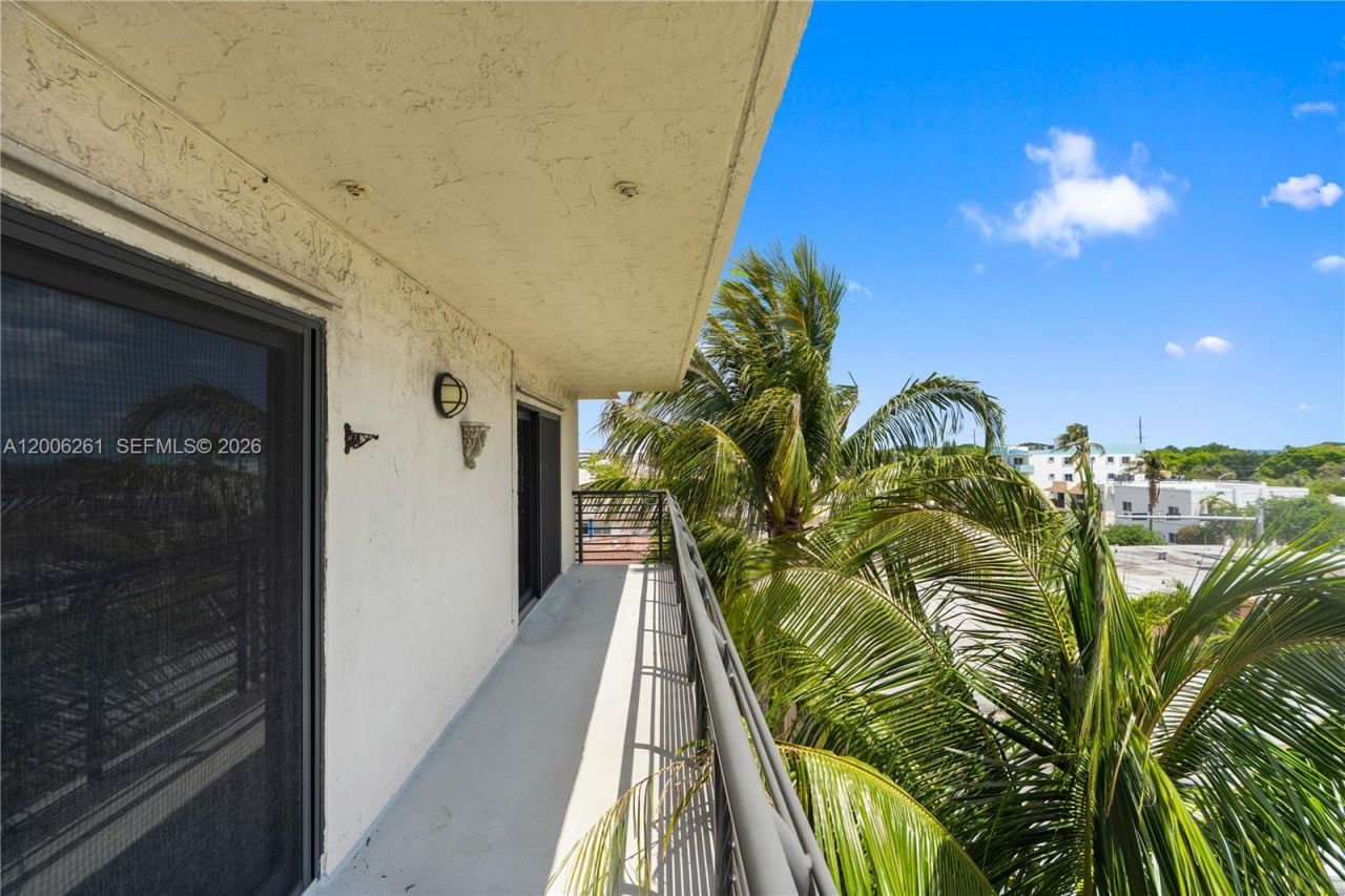7801 Abbott Ave , Unit 508, Miami Beach, FL 33141 Photo