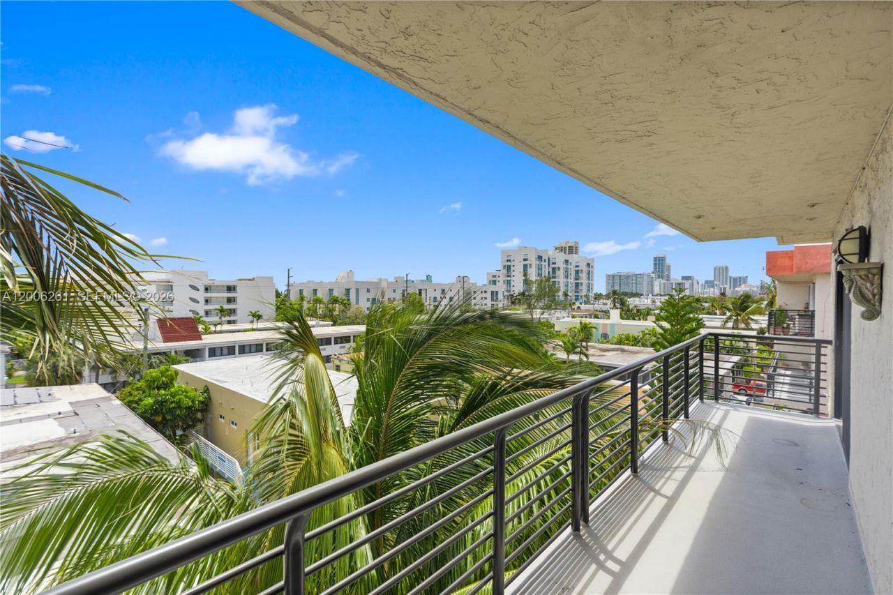 7801 Abbott Ave , Unit 508, Miami Beach, FL 33141 Photo