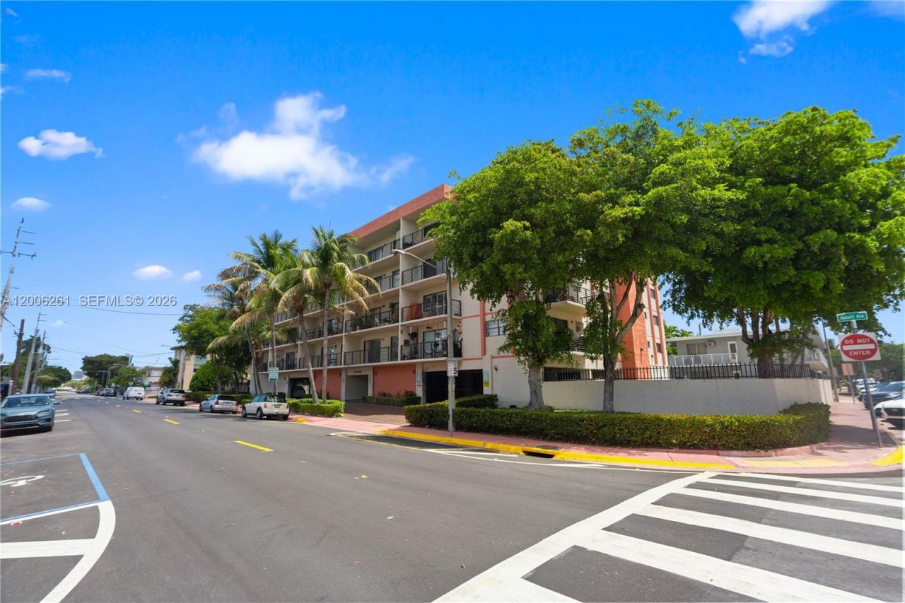 7801 Abbott Ave , Unit 508, Miami Beach, FL 33141 Photo