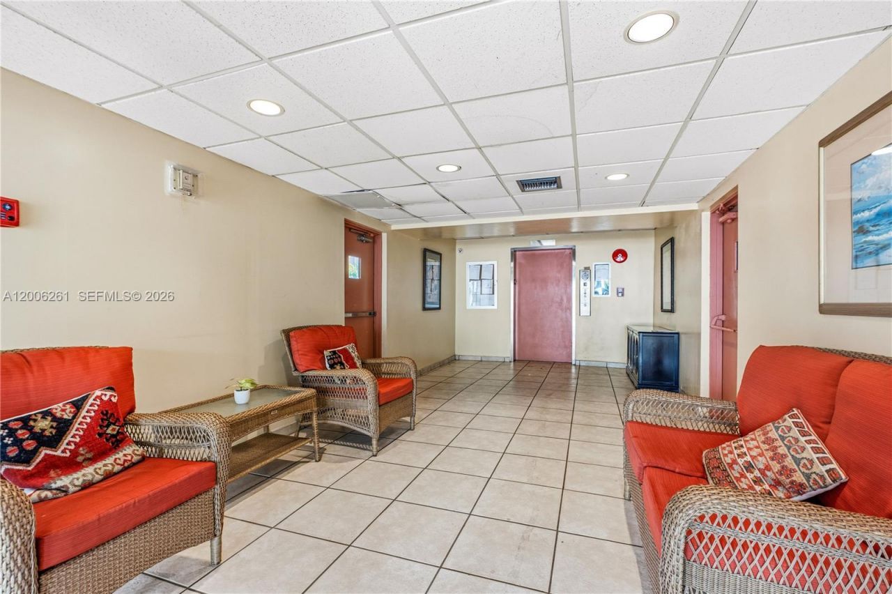 7801 Abbott Ave , Unit 508, Miami Beach, FL 33141 Photo