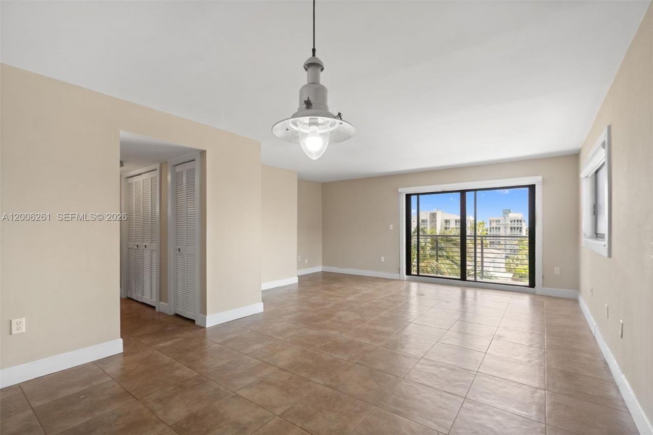 7801 Abbott Ave , Unit 508, Miami Beach, FL 33141 Photo