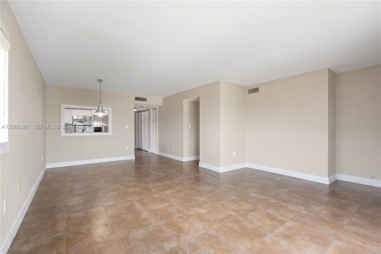 7801 Abbott Ave , Unit 508, Miami Beach, FL 33141 Photo