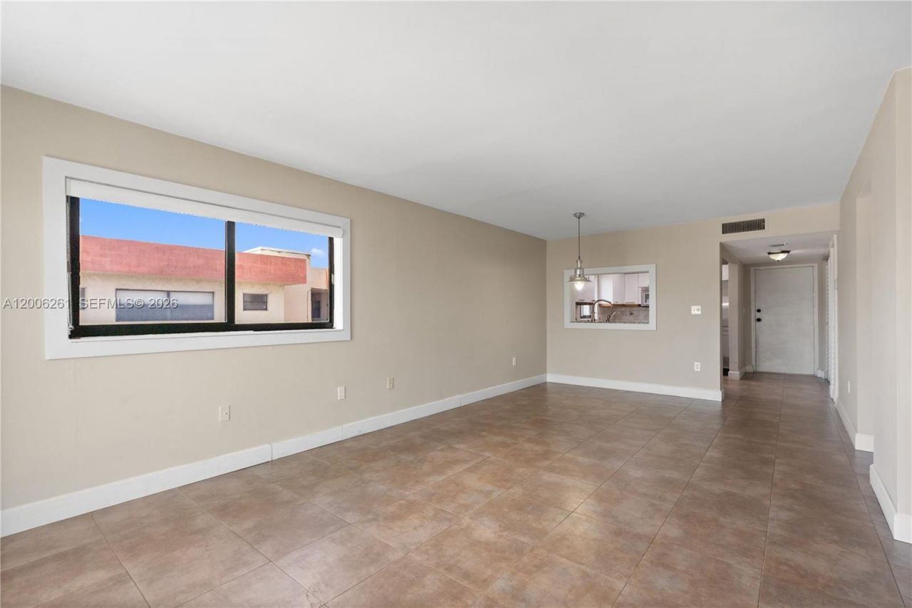 7801 Abbott Ave , Unit 508, Miami Beach, FL 33141 Photo