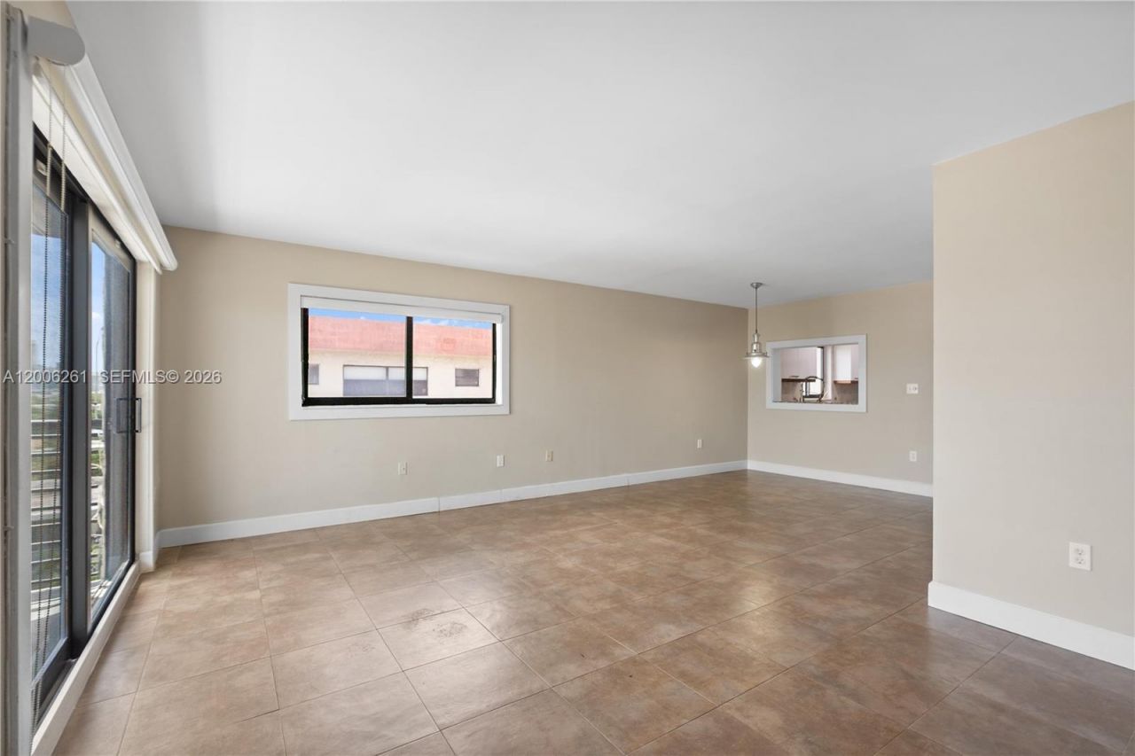 7801 Abbott Ave , Unit 508, Miami Beach, FL 33141 Photo
