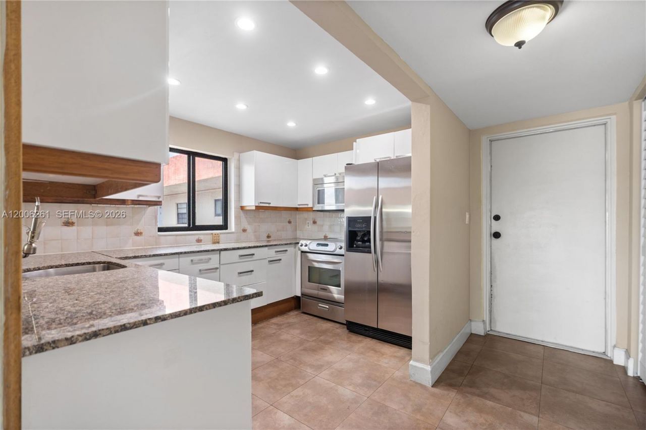 7801 Abbott Ave , Unit 508, Miami Beach, FL 33141 Photo