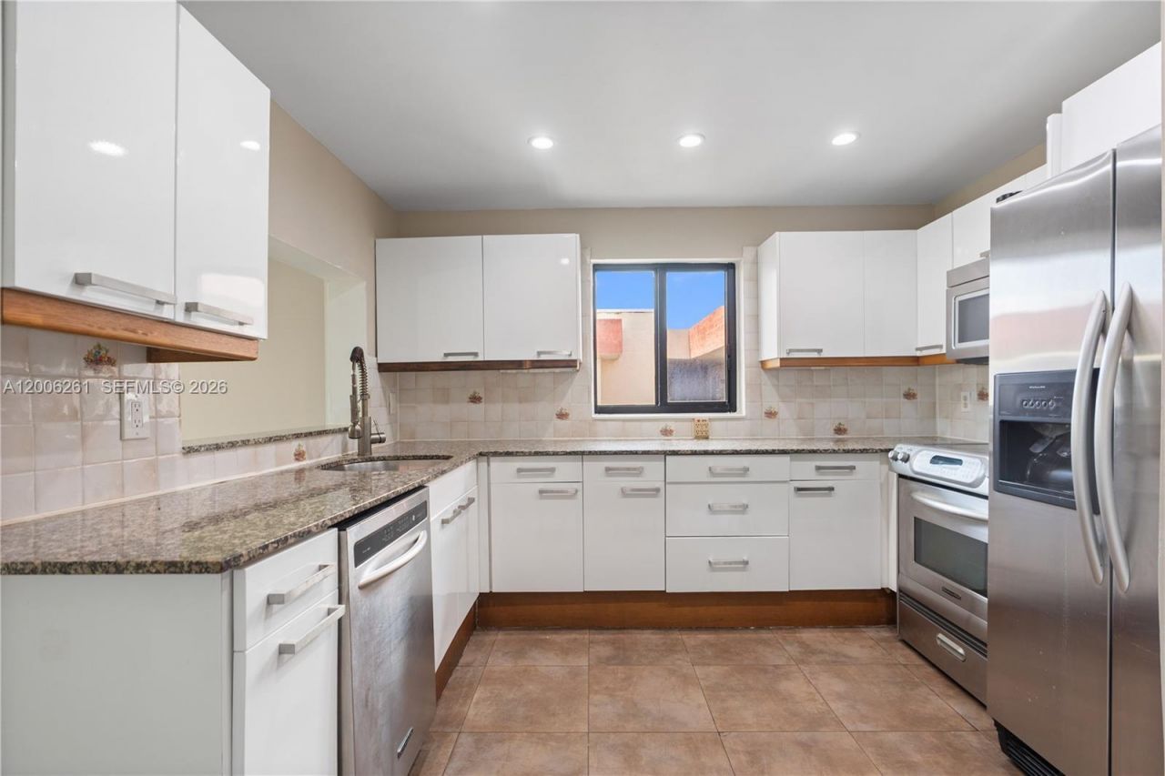 7801 Abbott Ave , Unit 508, Miami Beach, FL 33141 Photo
