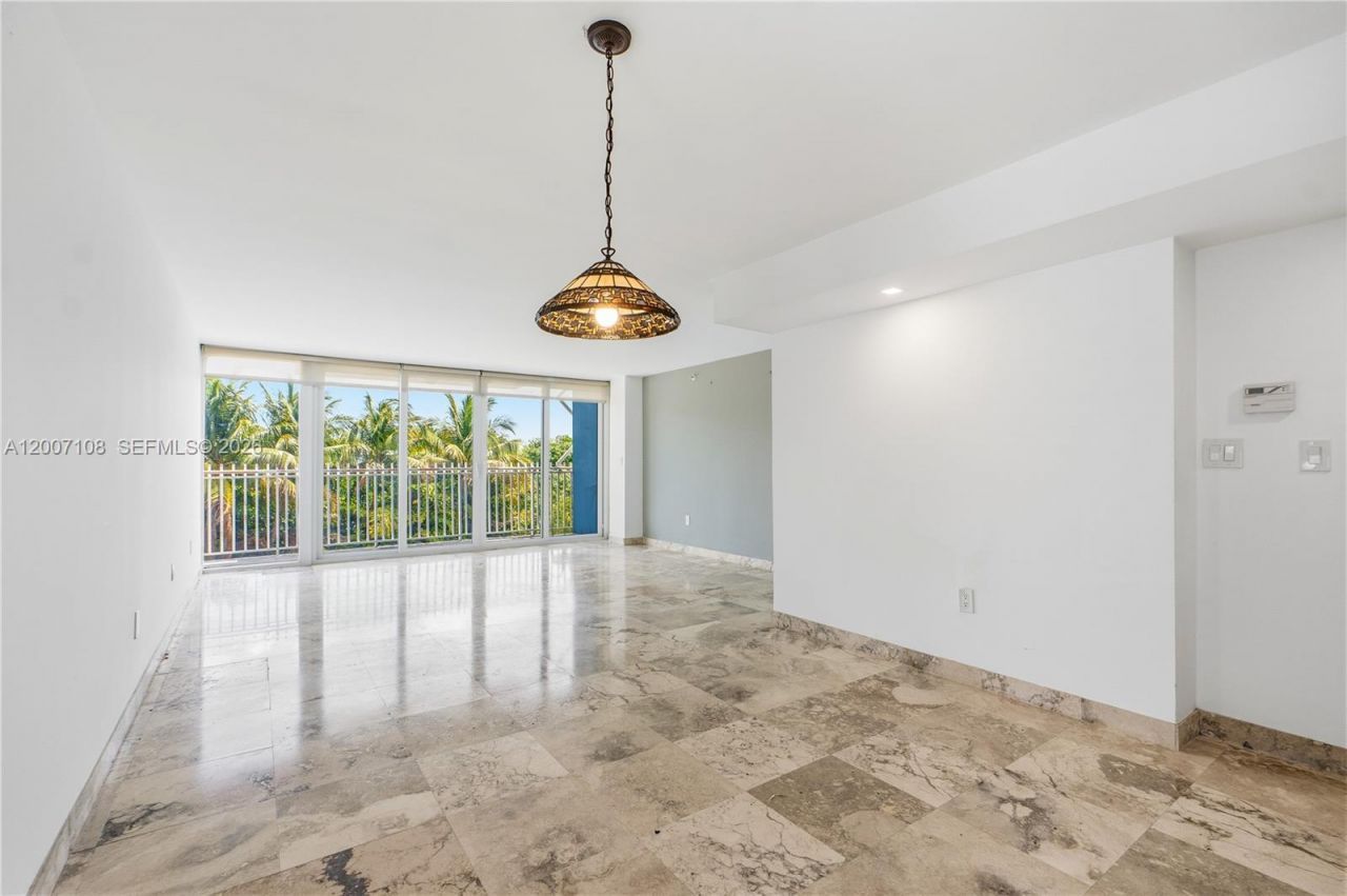 7824 Collins Ave, Unit 401, Miami Beach, FL 33141 Photo