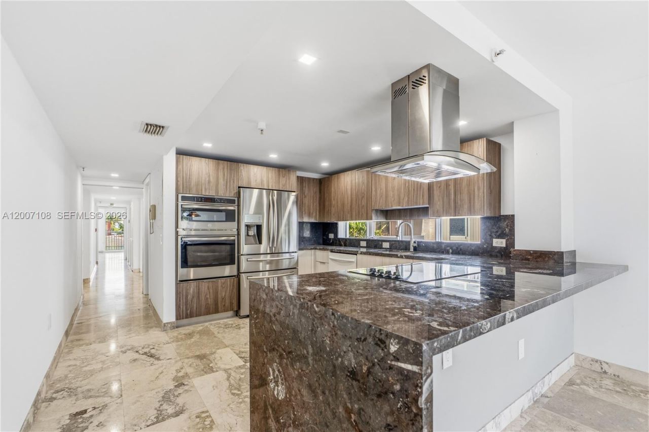 7824 Collins Ave, Unit 401, Miami Beach, FL 33141 Photo