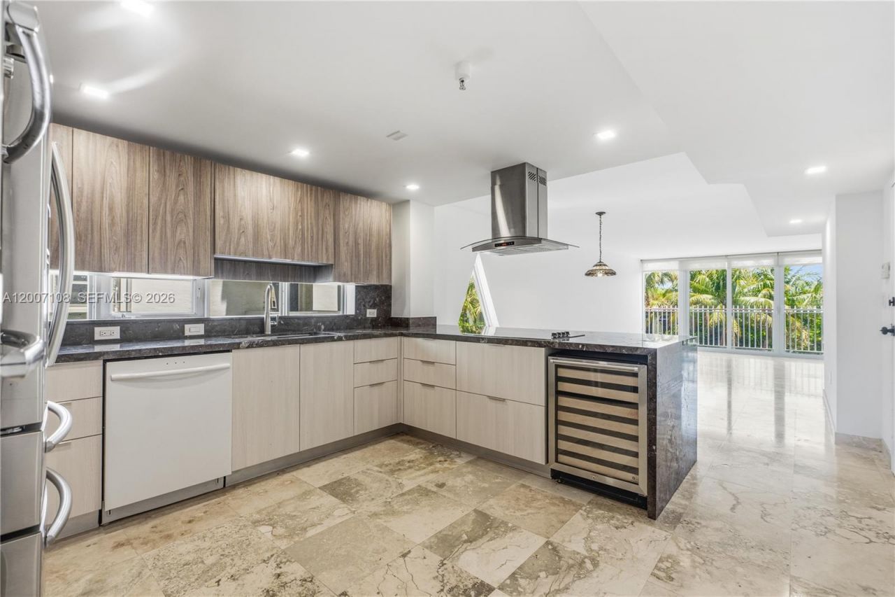 7824 Collins Ave, Unit 401, Miami Beach, FL 33141 Photo