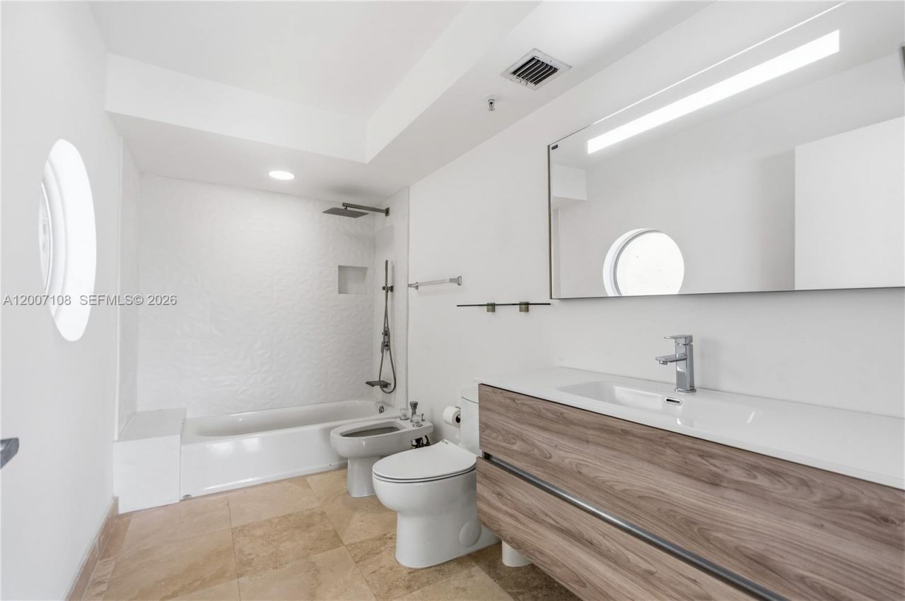 7824 Collins Ave, Unit 401, Miami Beach, FL 33141 Photo