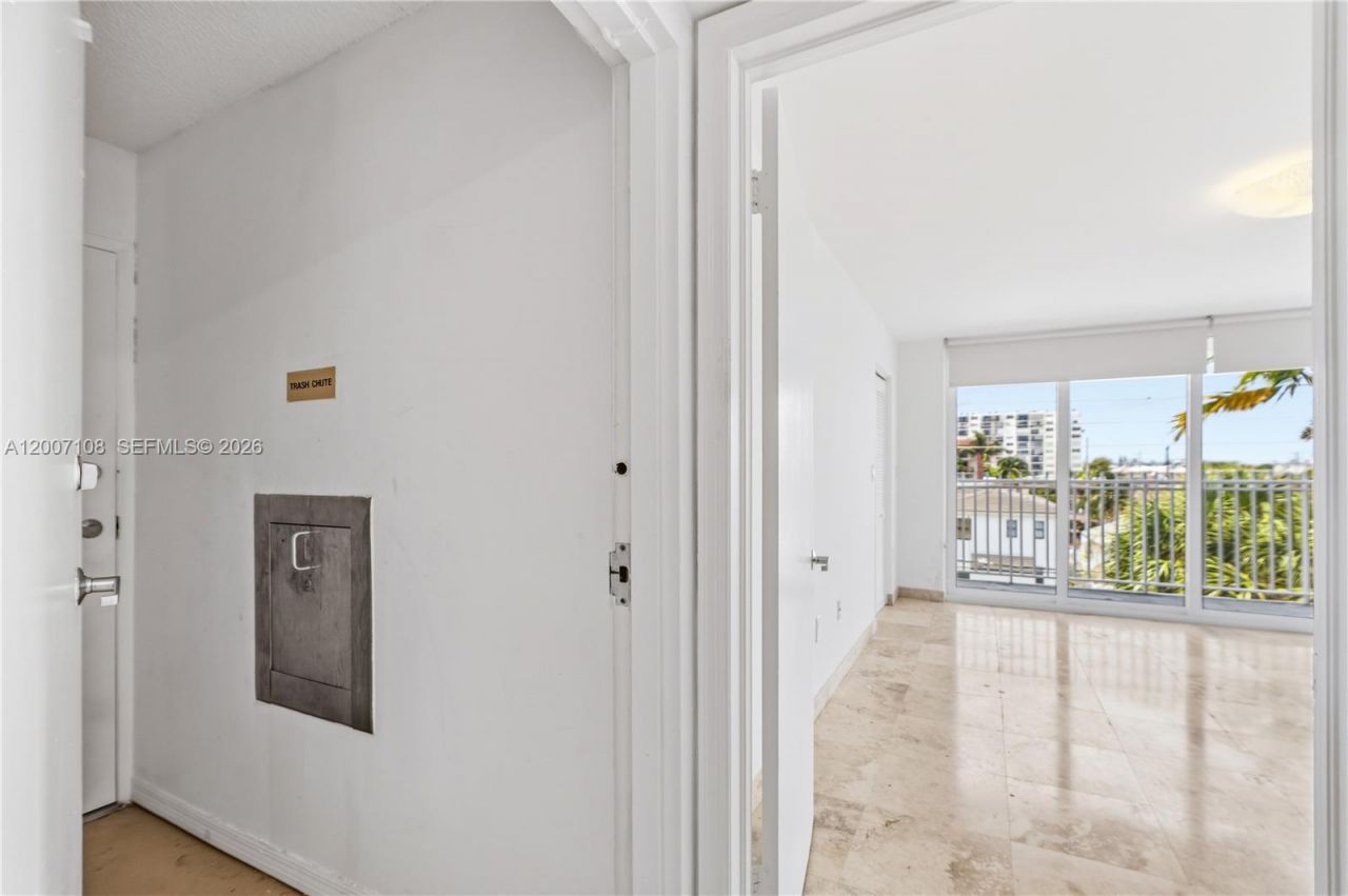 7824 Collins Ave, Unit 401, Miami Beach, FL 33141 Photo