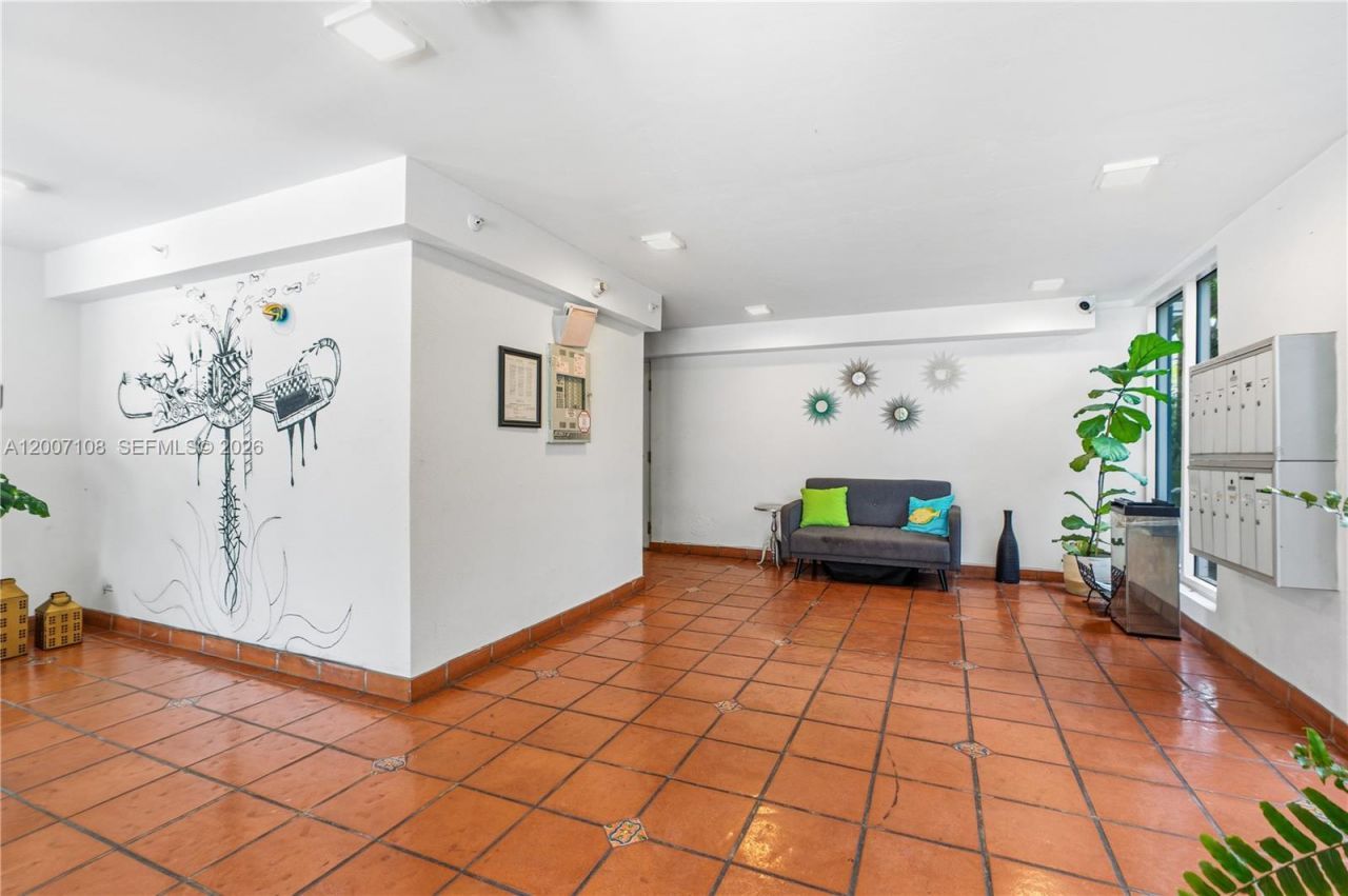 7824 Collins Ave, Unit 401, Miami Beach, FL 33141 Photo