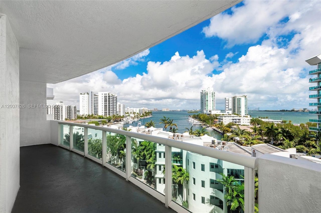7900 Harbor Island Dr, Unit 703, North Bay Village, FL 33141 Photo