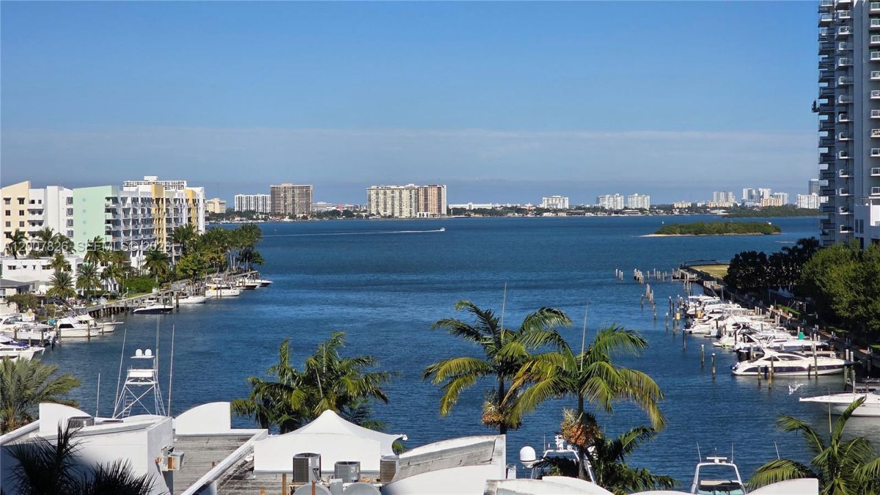 7900 Harbor Island Dr, Unit 703, North Bay Village, FL 33141 Photo