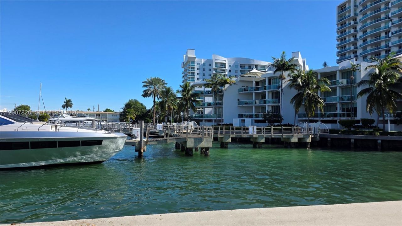 7900 Harbor Island Dr, Unit 703, North Bay Village, FL 33141 Photo