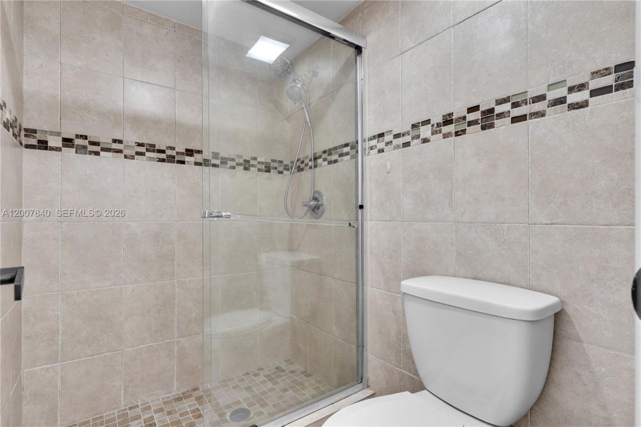 13715 Kendale Lakes Cir, Unit A-211, Miami, FL 33183 Photo