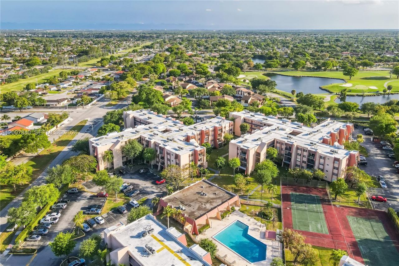 13715 Kendale Lakes Cir, Unit A-211, Miami, FL 33183 Photo