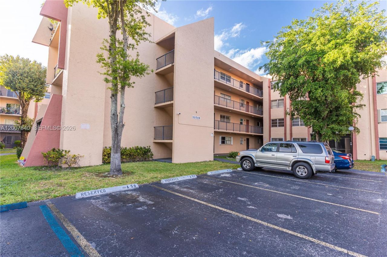 13715 Kendale Lakes Cir, Unit A-211, Miami, FL 33183 Photo