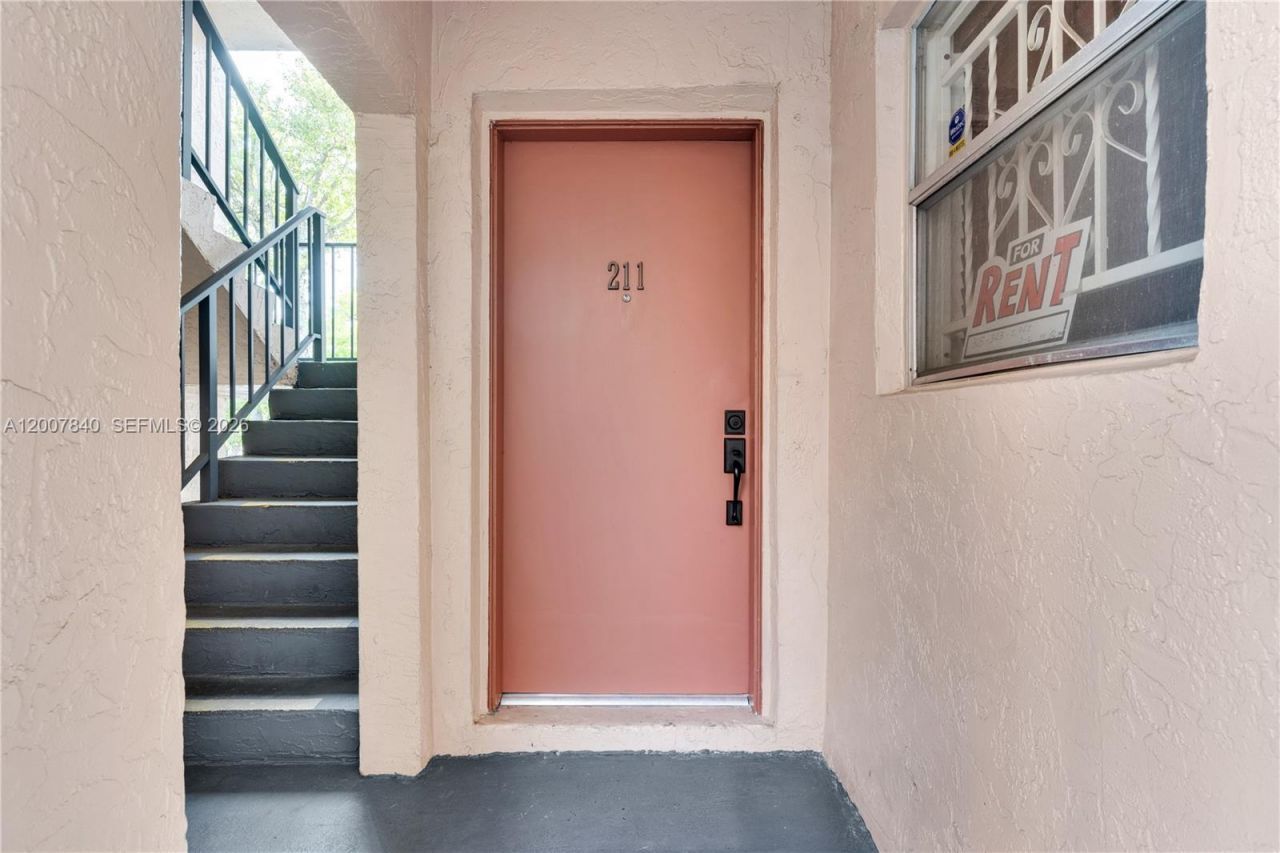 13715 Kendale Lakes Cir, Unit A-211, Miami, FL 33183 Photo