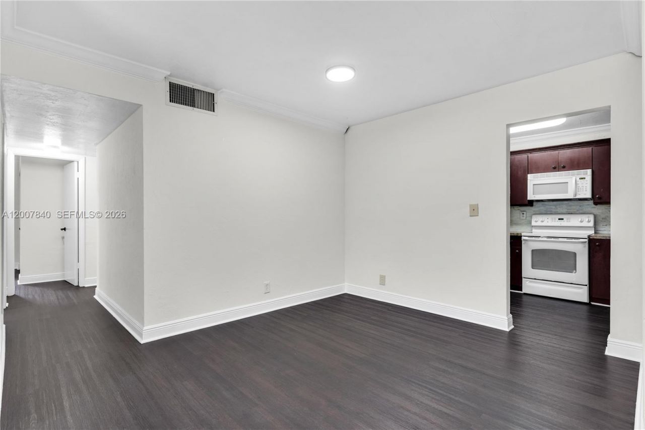 13715 Kendale Lakes Cir, Unit A-211, Miami, FL 33183 Photo