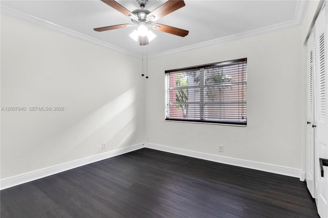 13715 Kendale Lakes Cir, Unit A-211, Miami, FL 33183 Photo