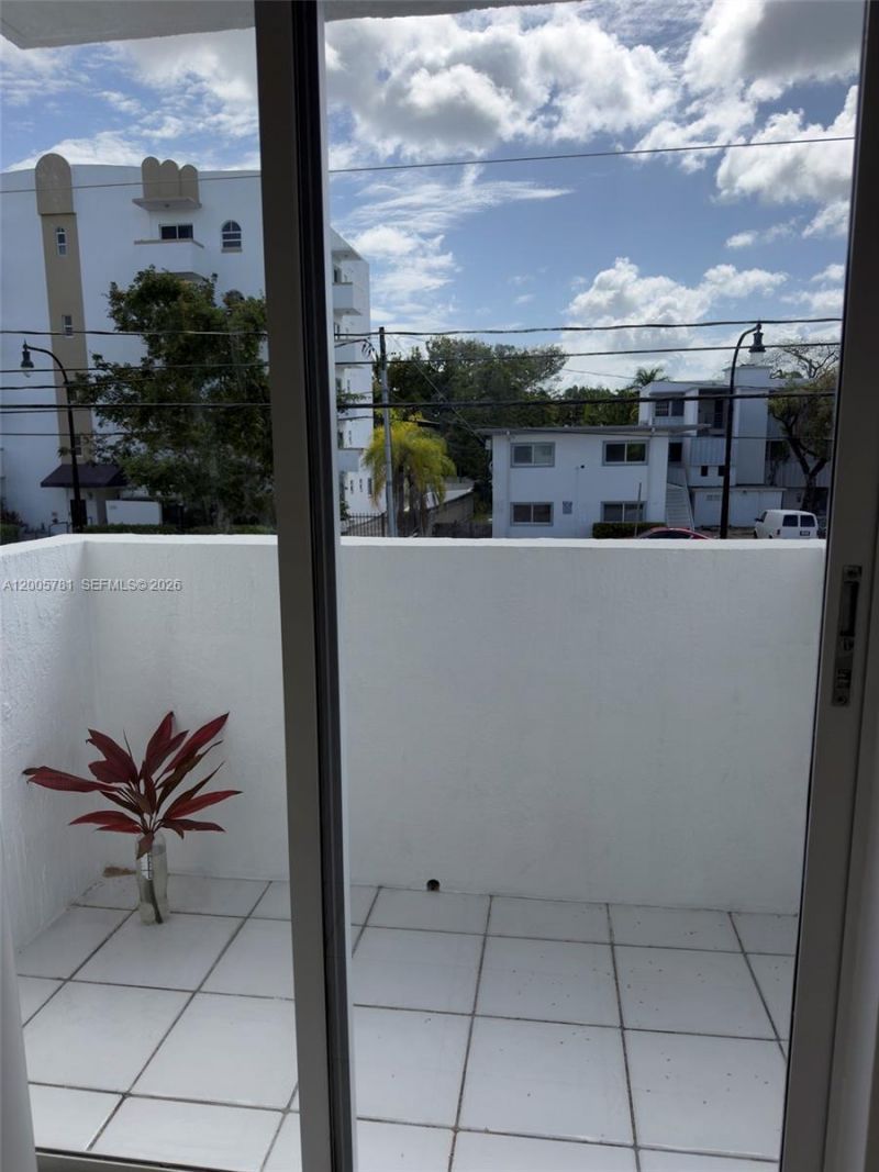 3052 SW 27th Ave , Unit 204, Miami, FL 33133 Photo
