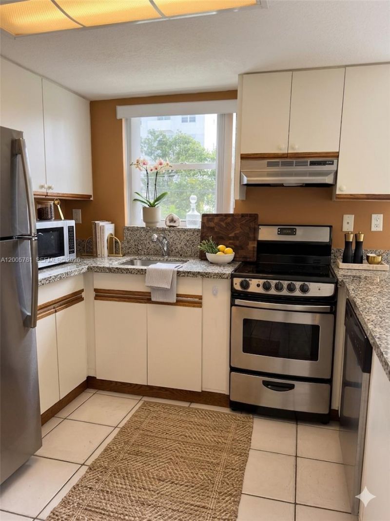 3052 SW 27th Ave , Unit 204, Miami, FL 33133 Photo