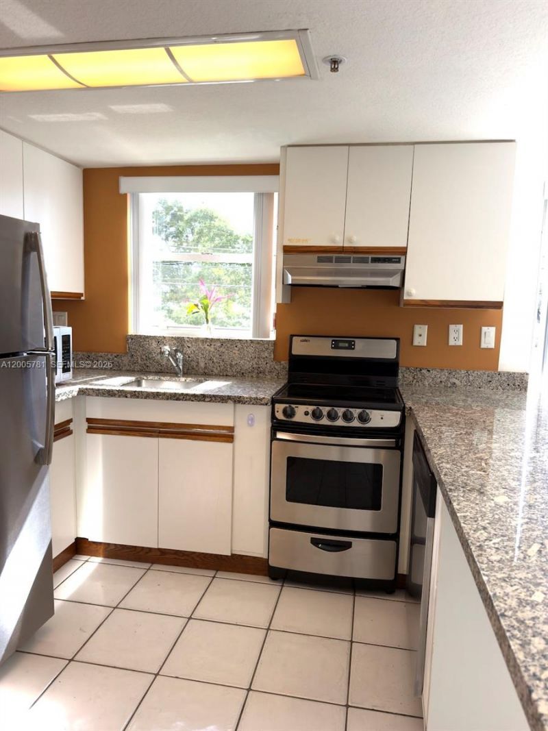 3052 SW 27th Ave , Unit 204, Miami, FL 33133 Photo