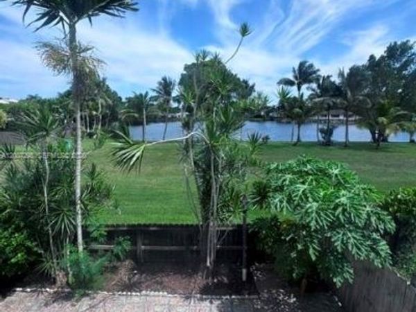 6713 SW 112th Ct, Miami, FL 33173