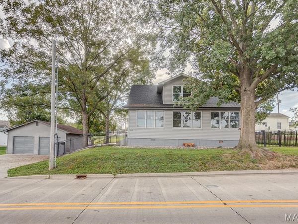 218 E Cherry Street, Columbia, IL 62236