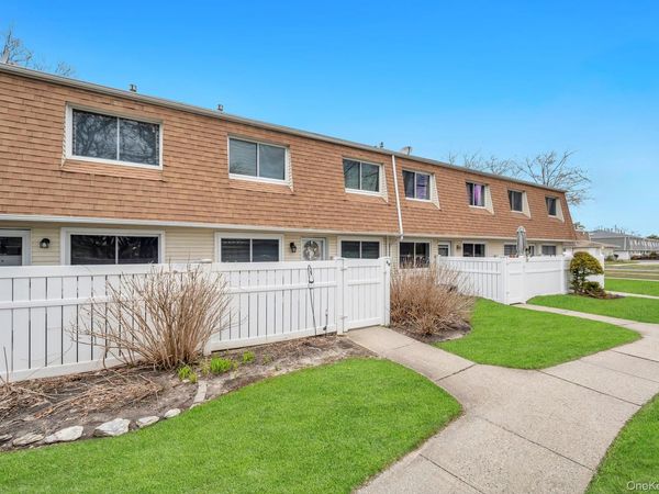 59 Storm Drive , Holtsville, NY 11742