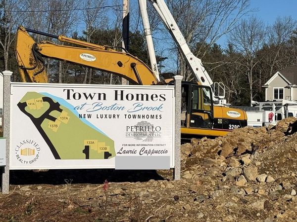 137 Essex Street, Unit ~, Middleton, MA 01949