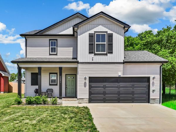1001 Cherry Acres Dr, Clarksville, TN 37042