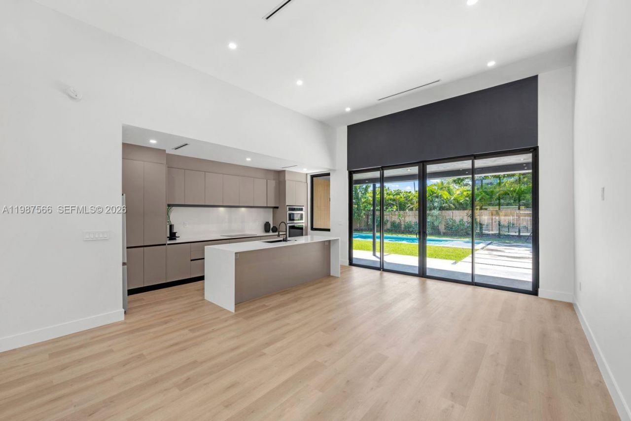 412 NW 47th St , Miami, FL 33127 Photo