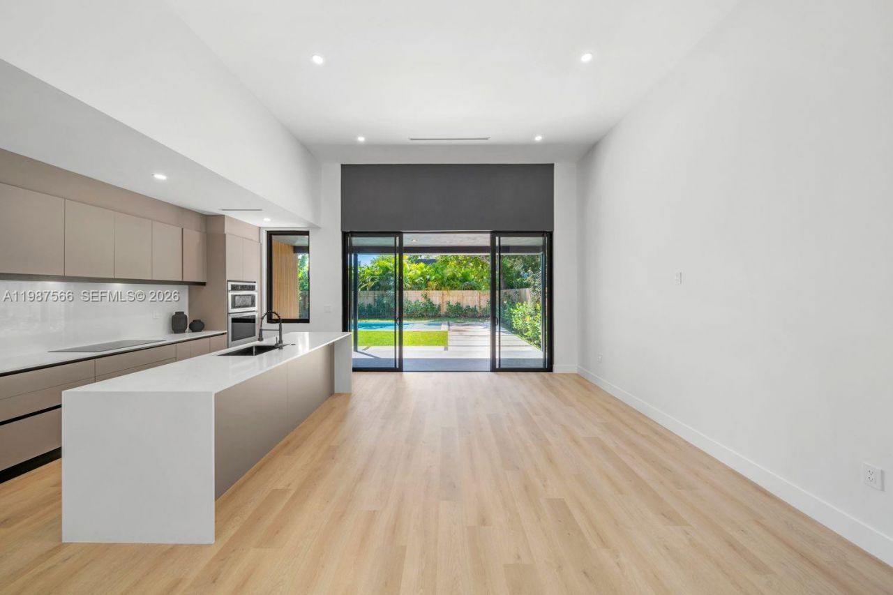 412 NW 47th St , Miami, FL 33127 Photo