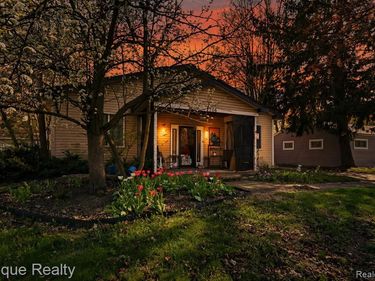 2706 Genes Drive , Auburn Hills, MI 48326